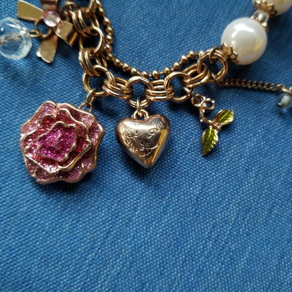 🌹🐞Betsey Johnson Pink Rose Flower Ladybug Charm Bracelet - NWOT🐞🌹 - Picture 2 of 5